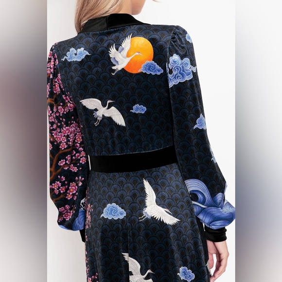 BlackMilk Clothing Flight of Tsuru Velvet Maxi Jacket - Limited Size Medium - Picture 5 of 9